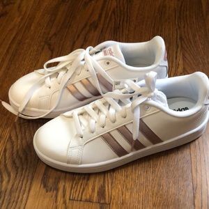 Adidas cloud foam sneaker